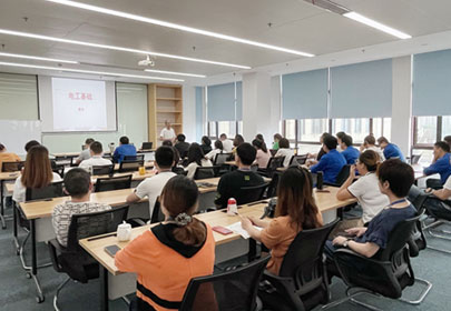 在工作中不断学习，在学习中不断进步